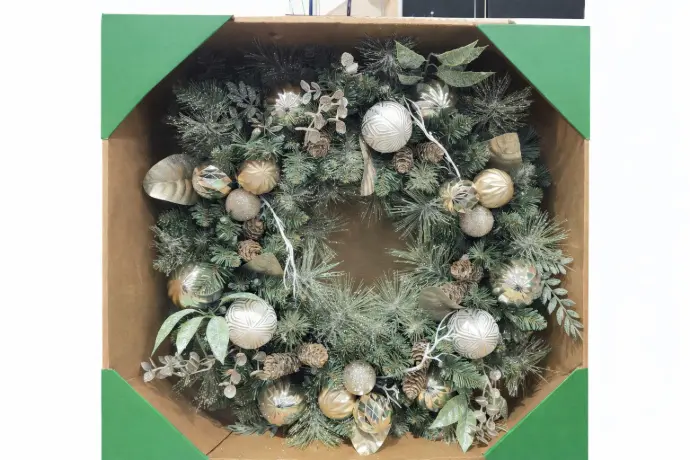 Pre-Lit Artificial Christmas Wreath with LED Lights, 76.2 cm (30 in)