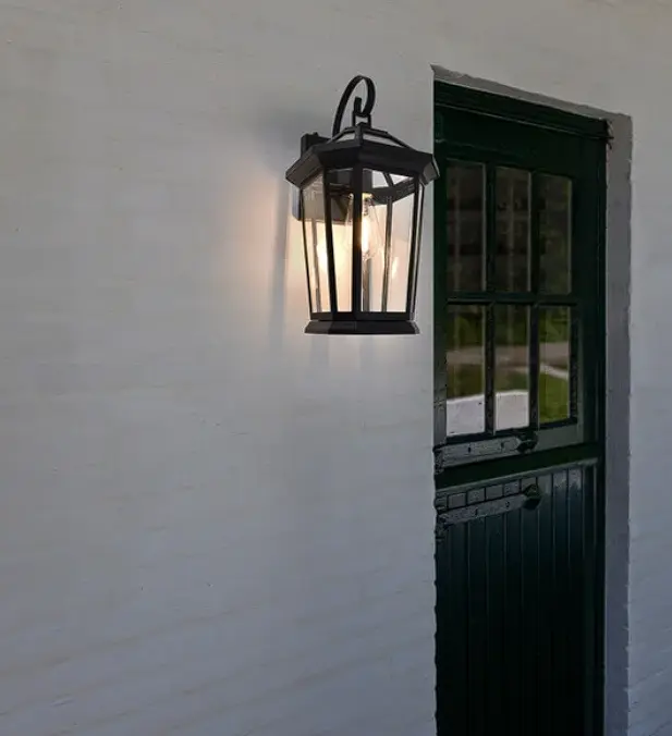 Lutec Traditional Outdoor Wall Light